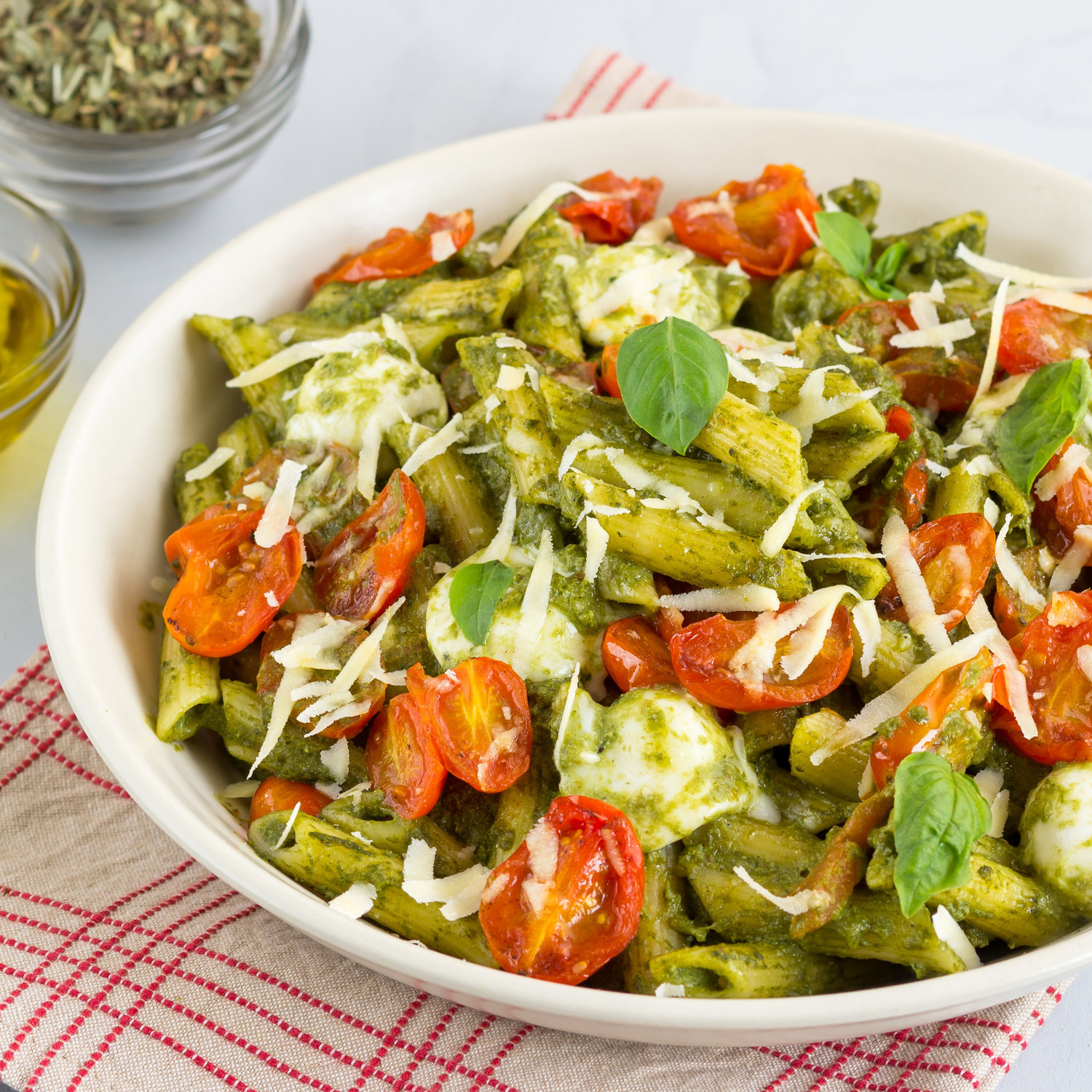 Salade de pâtes au pesto de basilic et bocconcini Antoine.ca